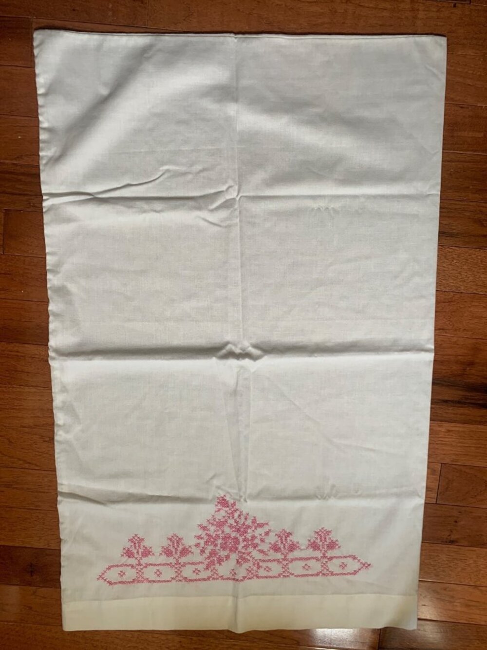 Vintage Hand Embroidered Pillowcases Set White Cotton with Pink Floral Design Be - Picture 4 of 12